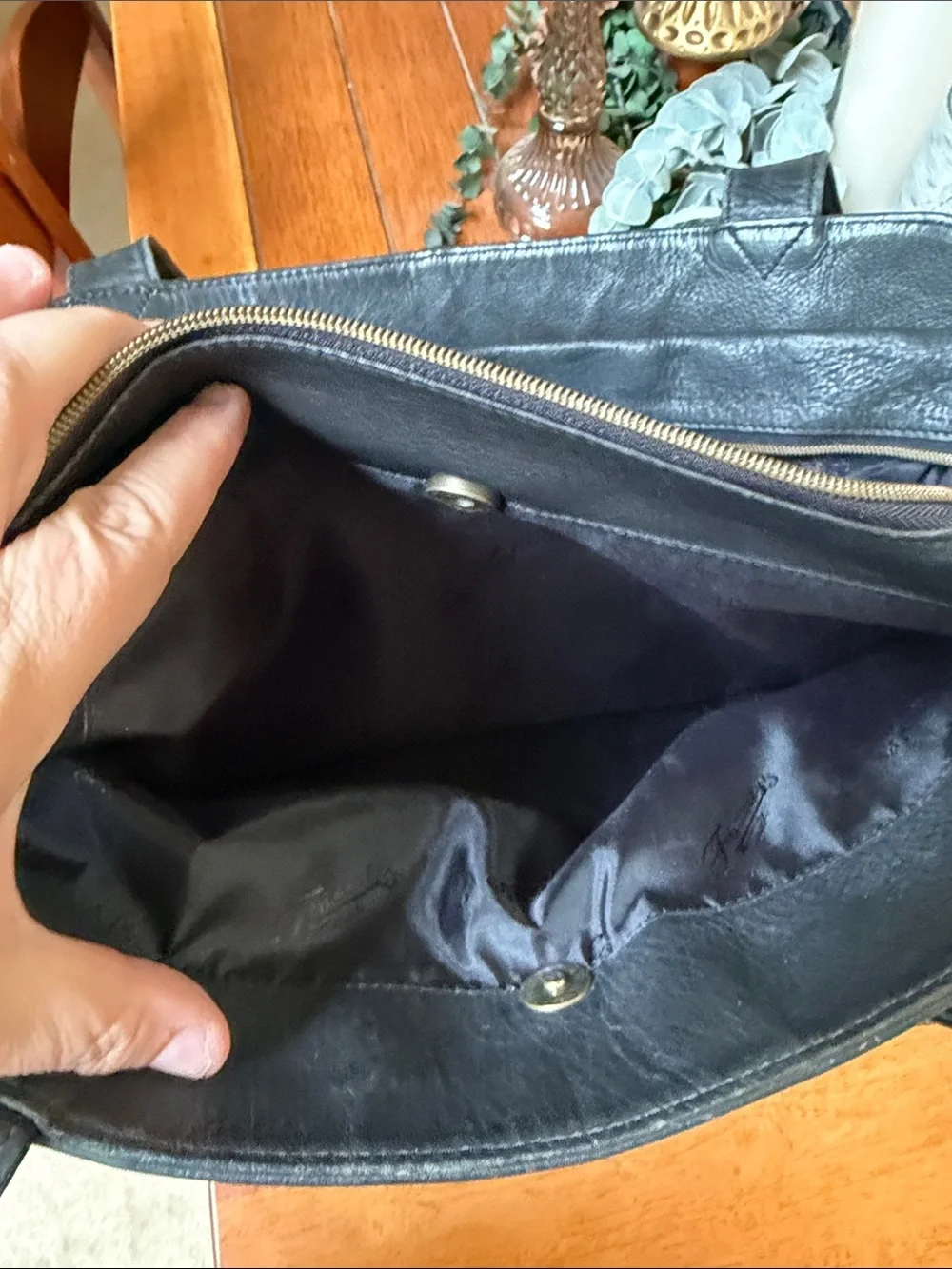 Fossil Black Leather Shoulder Tote with Front Zip Pocket vintage large size.
